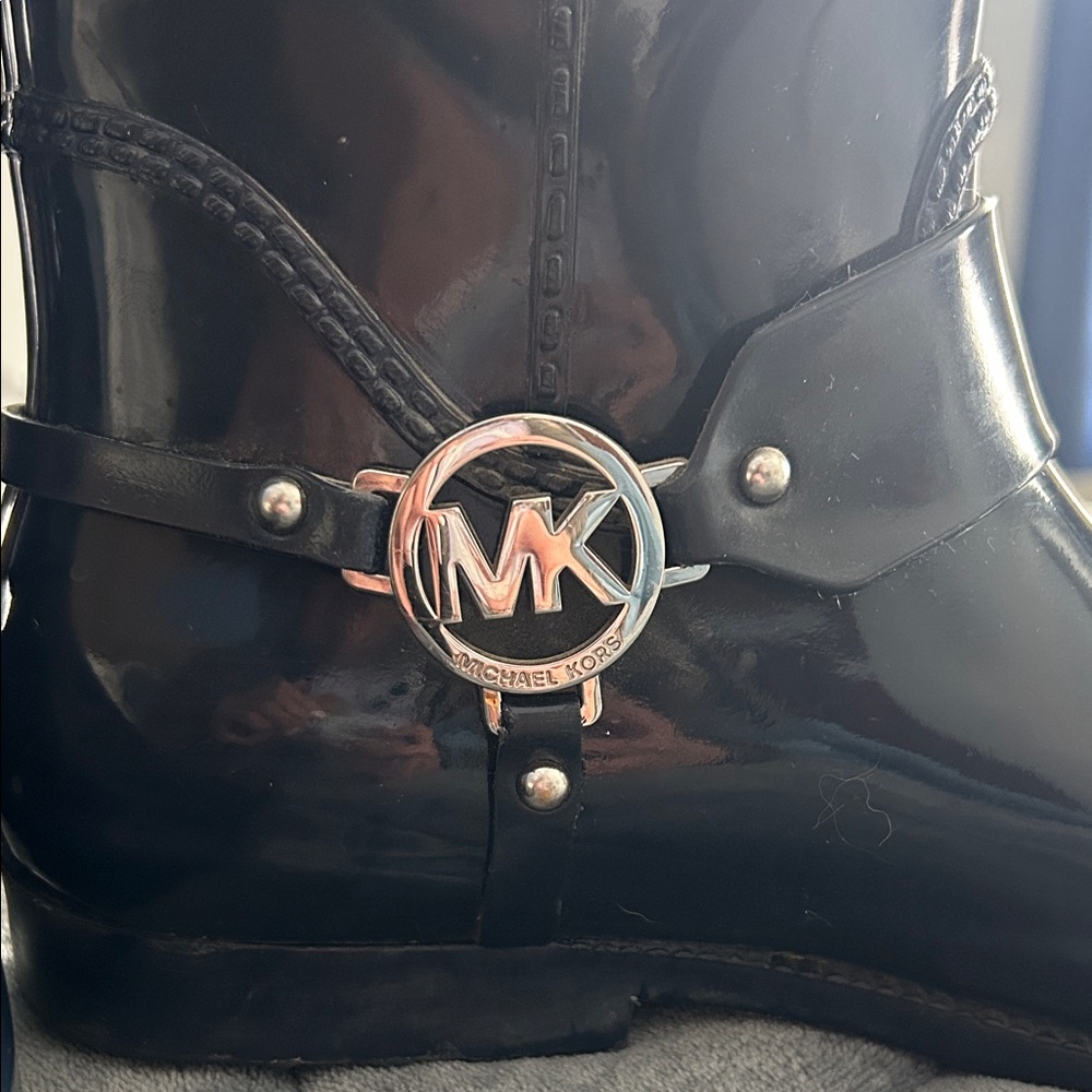 Michael Kors Glossy Navy Rain Boots - Picture 2 of 5